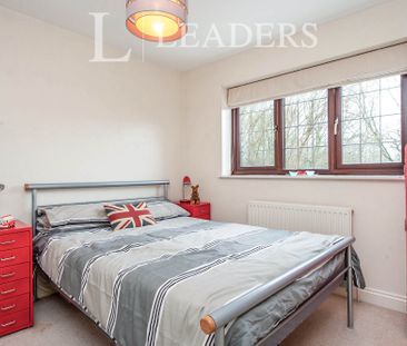 4 bedroom house to rent Sleaford Close, Grange Park, Swindon, Wilts... - Photo 1