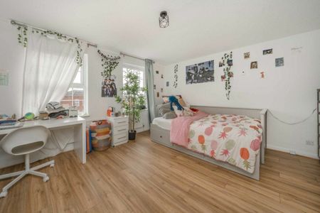 Regal Close, Ealing, W5 - Photo 5