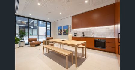 Stylish Studio Living Furnished for Comfort and Value - Photo 2