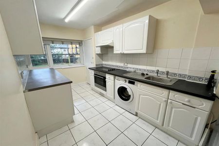 2 bedroom flat to rent - Photo 4