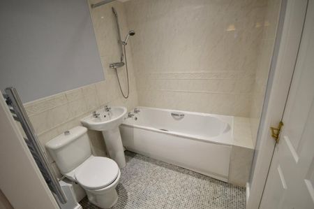 2 bedroom flat to rent - Photo 3