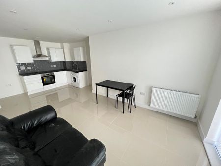 3 bedroom flat to rent - Photo 2