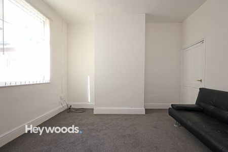 3 bed terraced house to rent in Newcastle Street, Newcastle-under-Lyme, Staffordshire - Photo 5