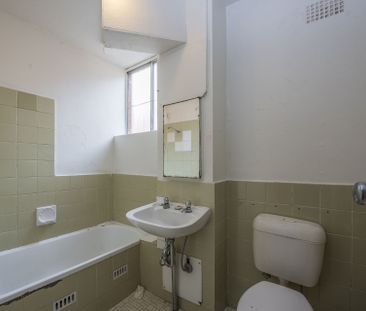 Walk to station! - Photo 1