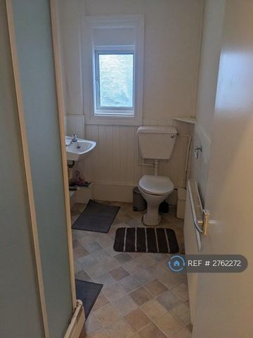 1 bedroom in a house share to rent - Photo 5