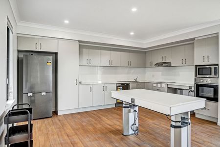 Spacious Family Home in Peaceful Mount Louisa - Modern Comfort, Great Location - Photo 5