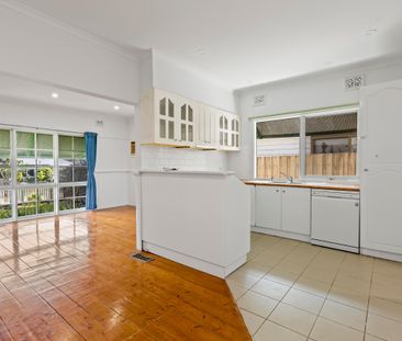 A Charming 3-Bedroom Home Tailored for Comfortable Living - Photo 2