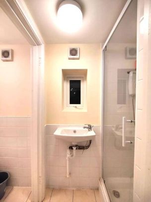 North Parade, Edgware, HA8 - Photo 1