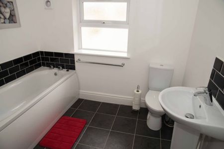 5 bed Semi-Detached House for Rent - Photo 3
