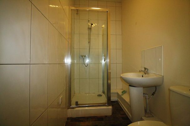 1 bedroom in a flat share to rent - Photo 1