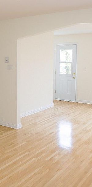 Superbe 3 ½ ensoleillé, libre maintenant, triplex, 2 ième étage, très propre - Photo 1