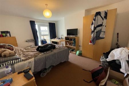 5 bedroom end of terrace house to rent - Photo 4