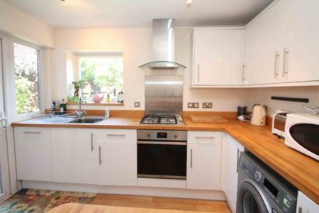 2 bed Maisonette for rent - Photo 5