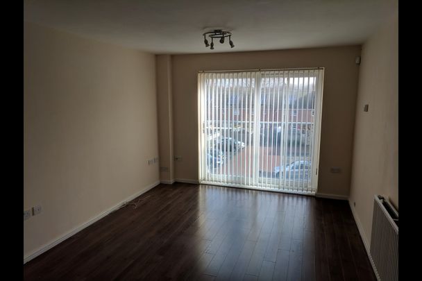 2 Bed Flat, Alban Street, M7 - Photo 1