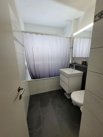 helle und geräumige 4.5 Zimmerwohnung zu vermieten - Foto 3