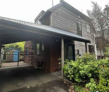 Three Bedrooms, Ngaio - Photo 2