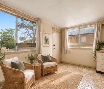 Modern comfort and convenience in prime location - Photo 1