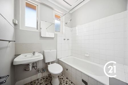 3 Bedroom Apartment - Access Via Dixon Lane - Photo 4