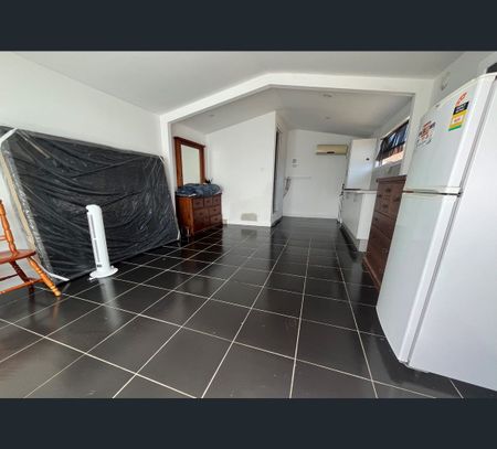 Charming Family Home in Roxburgh Park - Photo 4