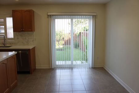 For Lease - 424 Oaktree Circle, Mississauga, Ontario - Photo 4