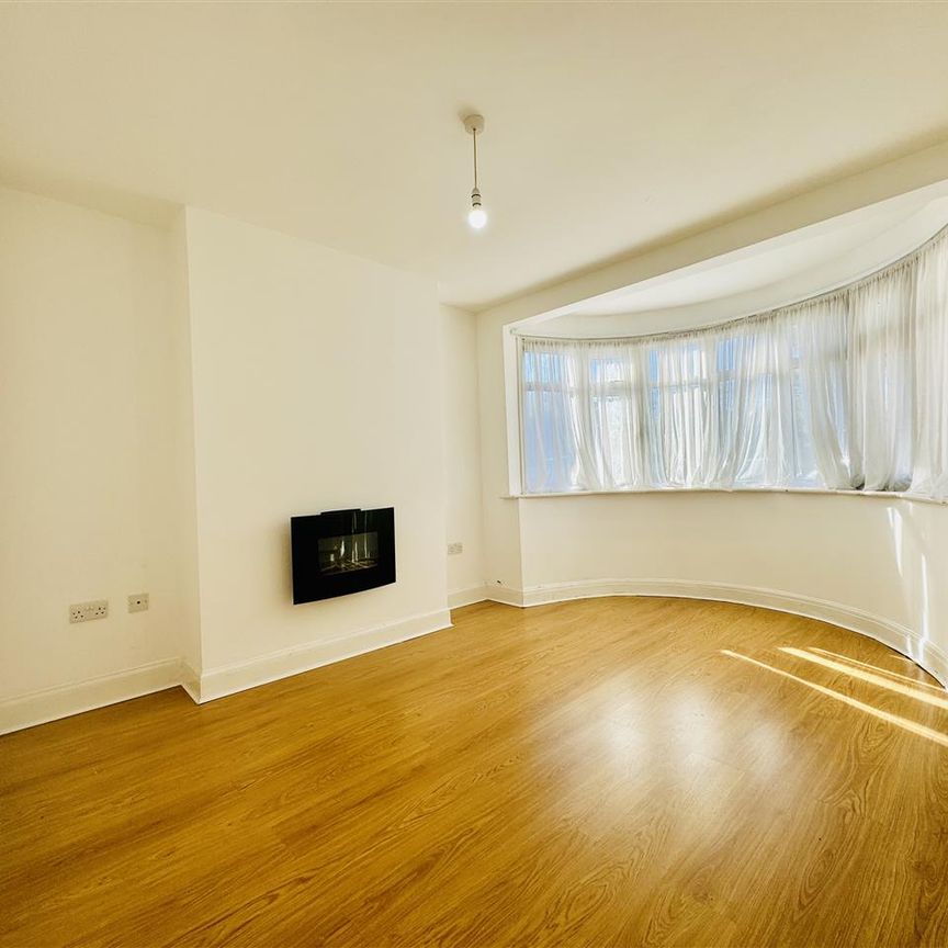 Ravenswood Crescent, Harrow - Photo 1