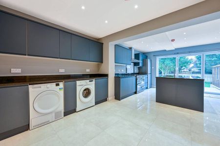 4 bedroom semi-detached house to rent - Photo 3