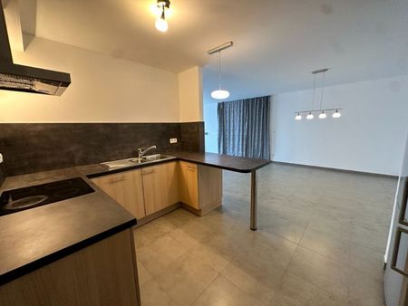 Ruim (+-90m²) gelijkvloers appartement met 2 slaapkamers, terras, tuin en autostaanpl - Foto 4