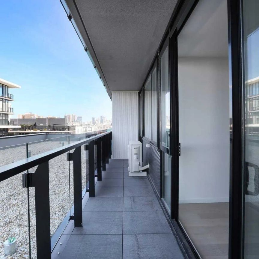 Spacious light filled furnished two bedroom, two bathroom apartment - Photo 1