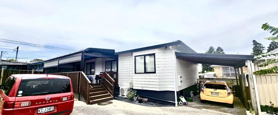 Charming freshly renovated 3 bedroom house in New Lynn! - New flooring, painting and kitchen - Photo 1