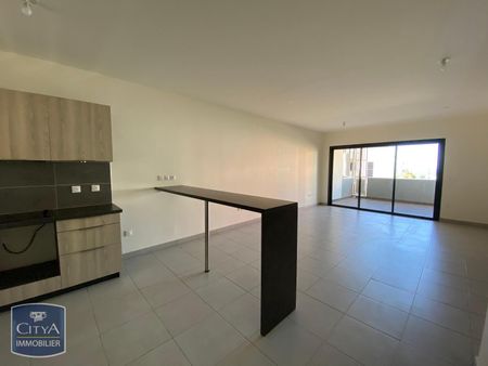 Location Appartement 3 pièces 74m² ST DENIS 97400 - Photo 2