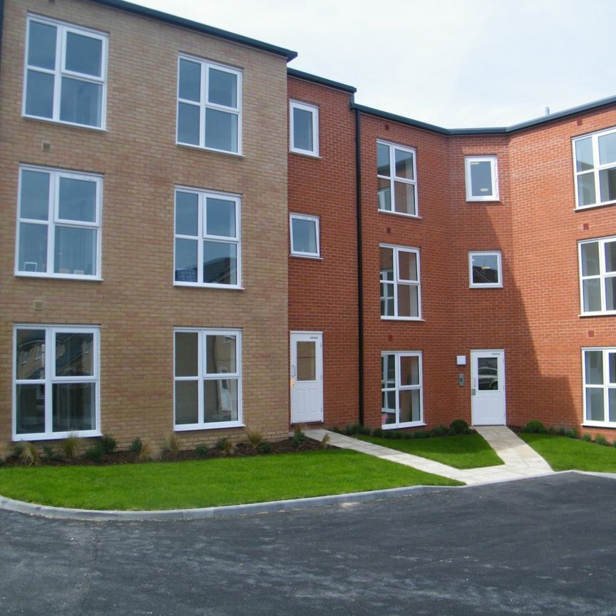 BASILDON - Photo 1
