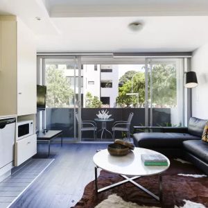 MGM MARTIN - ONE BEDROOM APARTMENT - Photo 2