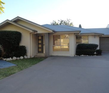 Private Eastside Unit in Secured Gated Complex - Photo 4