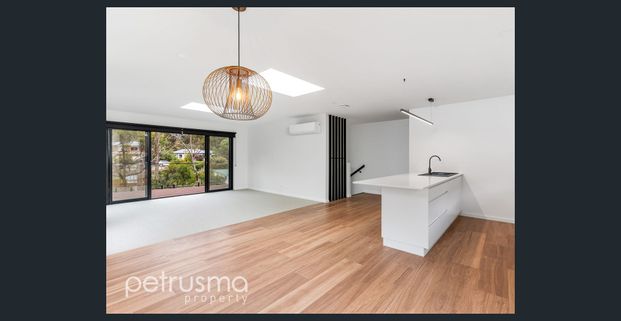 Executive Town House - Photo 1