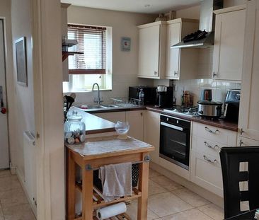 2 bedroom semi-detached house to rent - Photo 6