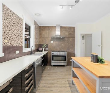 SPACIOUS AND BRIGHT 3 BEDROOM FAMILY HOME WITH 3 LIVING AREAS - Photo 1