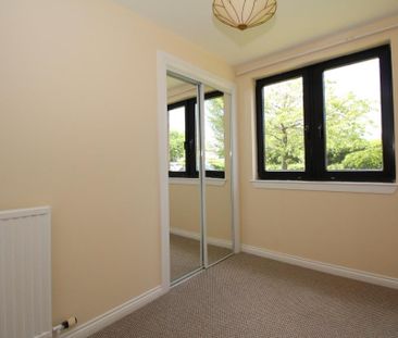 2 bedroom ground floor flat to rent - Photo 3
