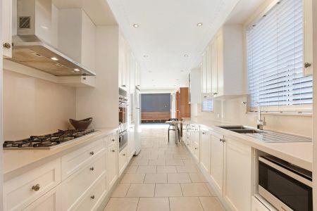 Meticulously Restored Art Deco Residence in Highly Sought After Location - Photo 3