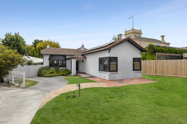Stylish 5-Bedroom, 3-Bathroom Family Home with Outdoor Entertaining & Spa Retreat - Photo 1