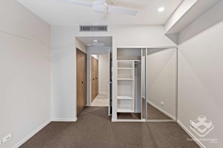 Modern Two-Bedroom Apartment in the Heart of Newstead - Photo 3