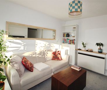 Hopwood Close, London, SW17 0AG - Photo 2