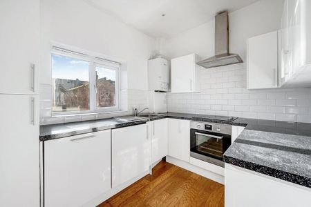 3 bedroom flat to rent - Photo 4