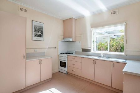 Low maintenance home - Photo 4