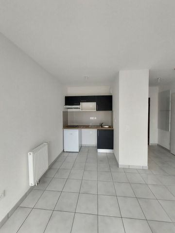 Location Appartement 2 pièces 39m² LA ROCHELLE 17000 - Photo 3