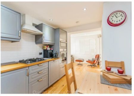 Price £2,300 pcm - Available 01/06/2026 - Part Furnished - Photo 5