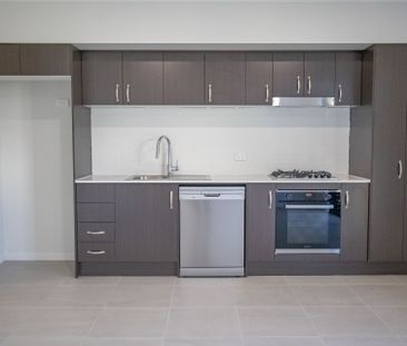 Location and Style - Photo 3