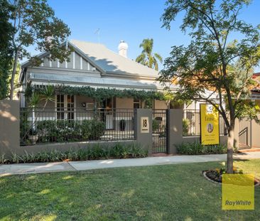 Sophisticated, Luxurious & Charming Family Home - Photo 2