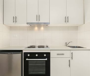 Open Plan Studio Apartment - Photo 3