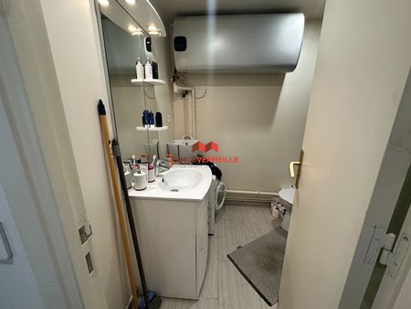 RUE DE LA PAROISSE A VERSAILLES APARTEMENT MEUBLE 2 PIECES 29.80 m2 - Photo 2