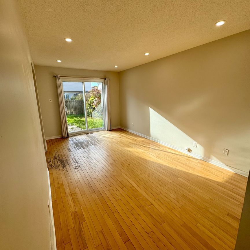 For Lease - 1834 Duclos Avenue, Orleans - Convent Glen and Area, Ontario - Photo 1